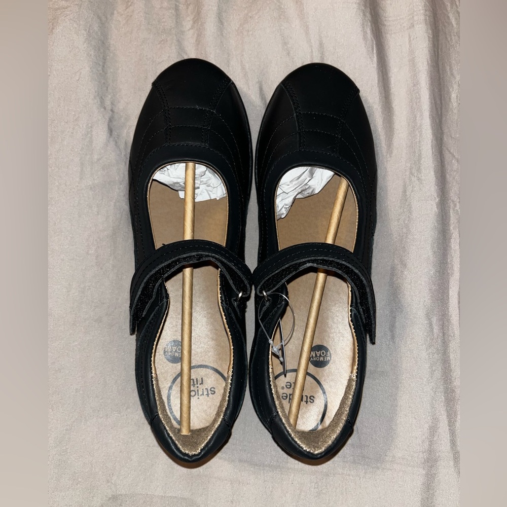 Stride Rite Size 5.5 - Claire Mary Janes